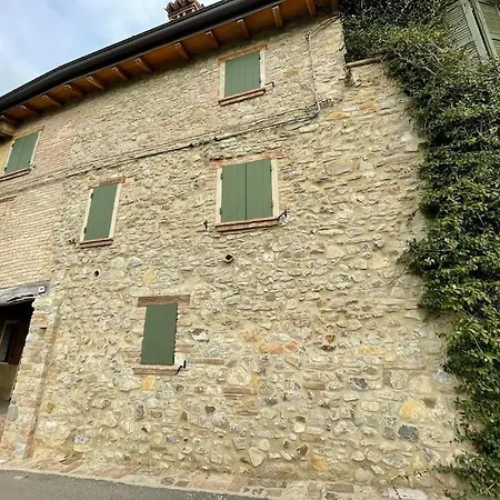 Con Camino Nel Borgo Del Castello *