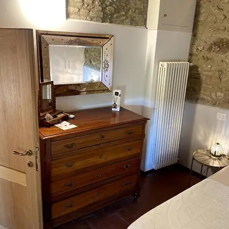 Con Camino Nel Borgo Del Castello Albinea