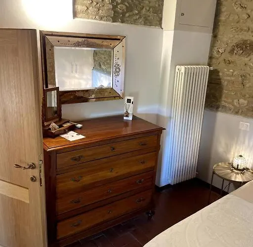 Con Camino Nel Borgo Del Castello Albinea