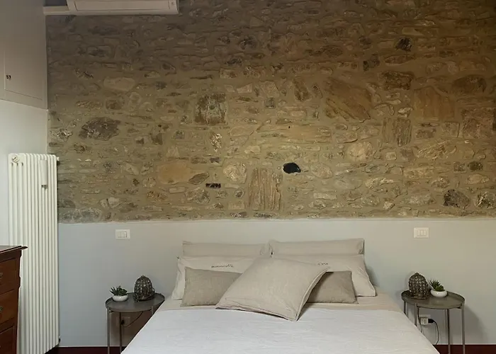 Con Camino Nel Borgo Del Castello Tatil Evi Albinea