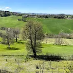 Con Camino Nel Borgo Del Castello *