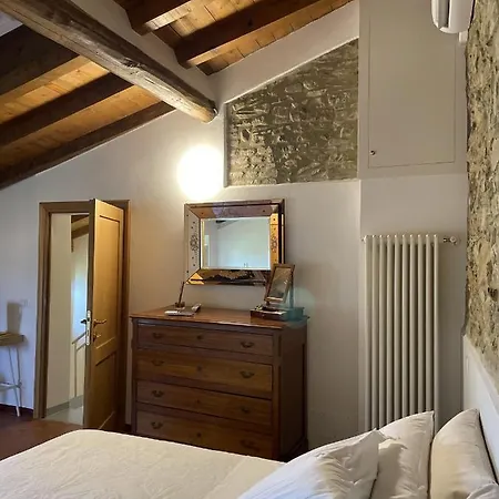 Con Camino Nel Borgo Del Castello Nyaraló