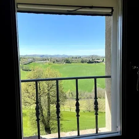 Con Camino Nel Borgo Del Castello Nyaraló