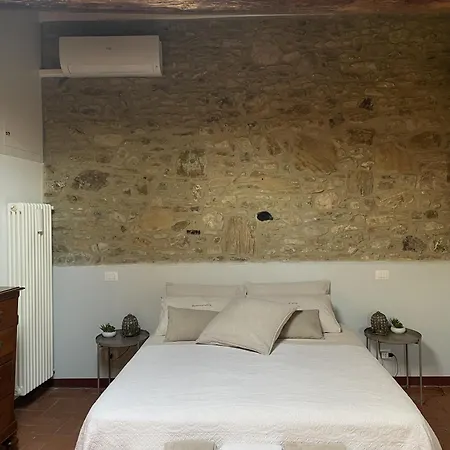 Con Camino Nel Borgo Del Castello Nyaraló Albinea