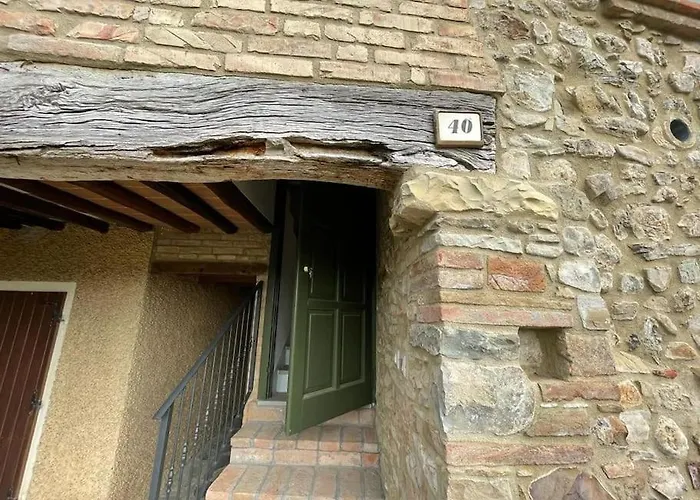 Con Camino Nel Borgo Del Castello