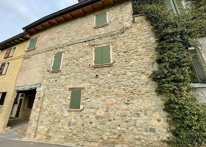 Con Camino Nel Borgo Del Castello *