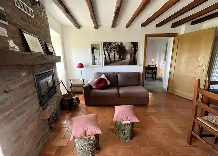 Con Camino Nel Borgo Del Castello Albinea